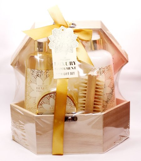 مجموعة هدايا الحمام الفاخرة في صندوق خشبي (Luxury Enjoyment Wooden Box Bath Gift Set)